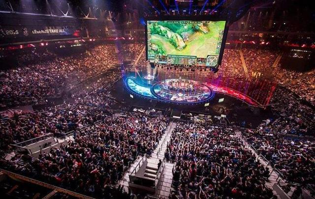 Canyon豹女野区压制力尽显，DK团队协作制胜晋级淘汰赛，中野联动成关键